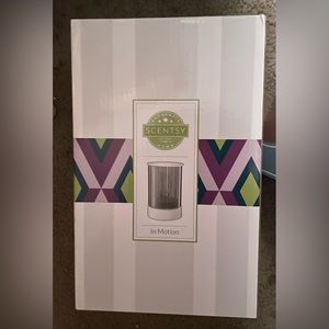 Scentsy In Motion spinning Warmer